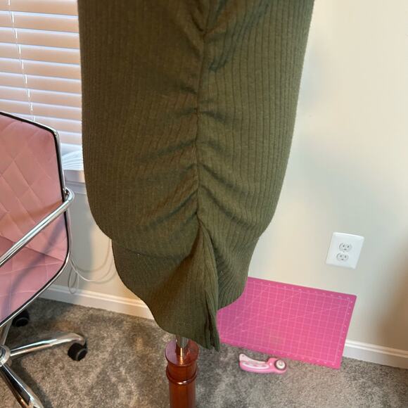 Nine Britton Sweater Size XL Slenderizing Side Ruching Green Shirt - Picture 8 of 8